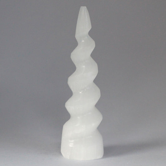 Torre de corno de únicornio Espiral de Selenita - 15 cm