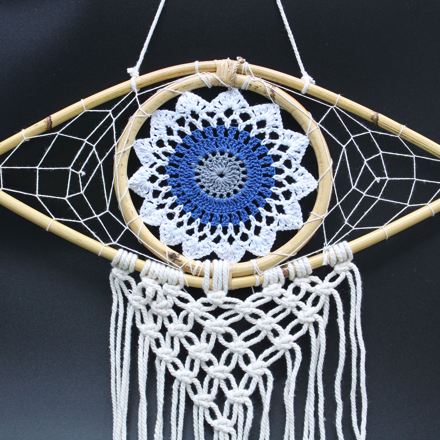 Caça-sonhos - Med Macramé Eye Branco / Azul / cinza